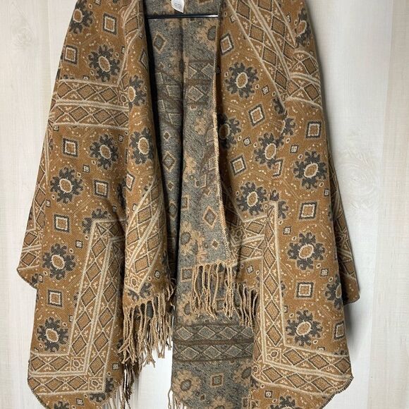 Tan mustard and gray wrap shawl fringed one size - Picture 2 of 8